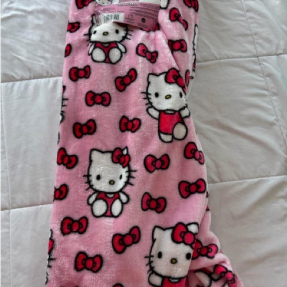 Hello Kitty Charming Bow Blanket - Picture 1 of 1